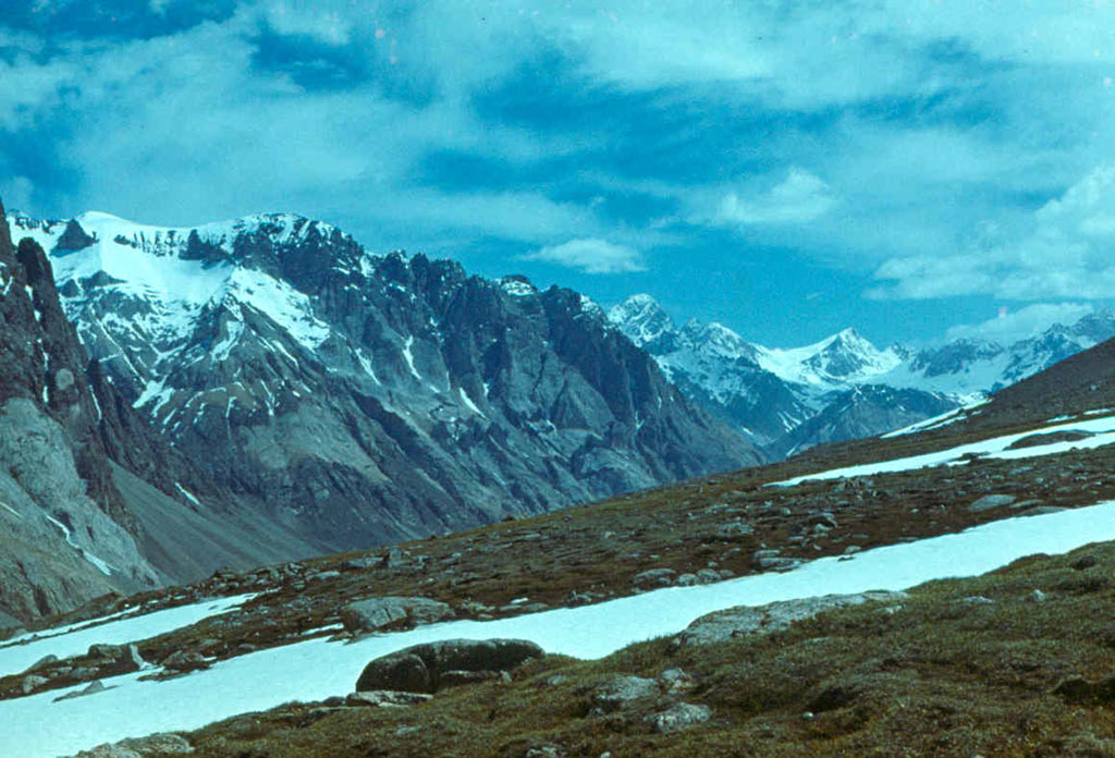 Алайский хребет ниже ледника Абрамова, высота 3800-4200 метров над уровнем моря